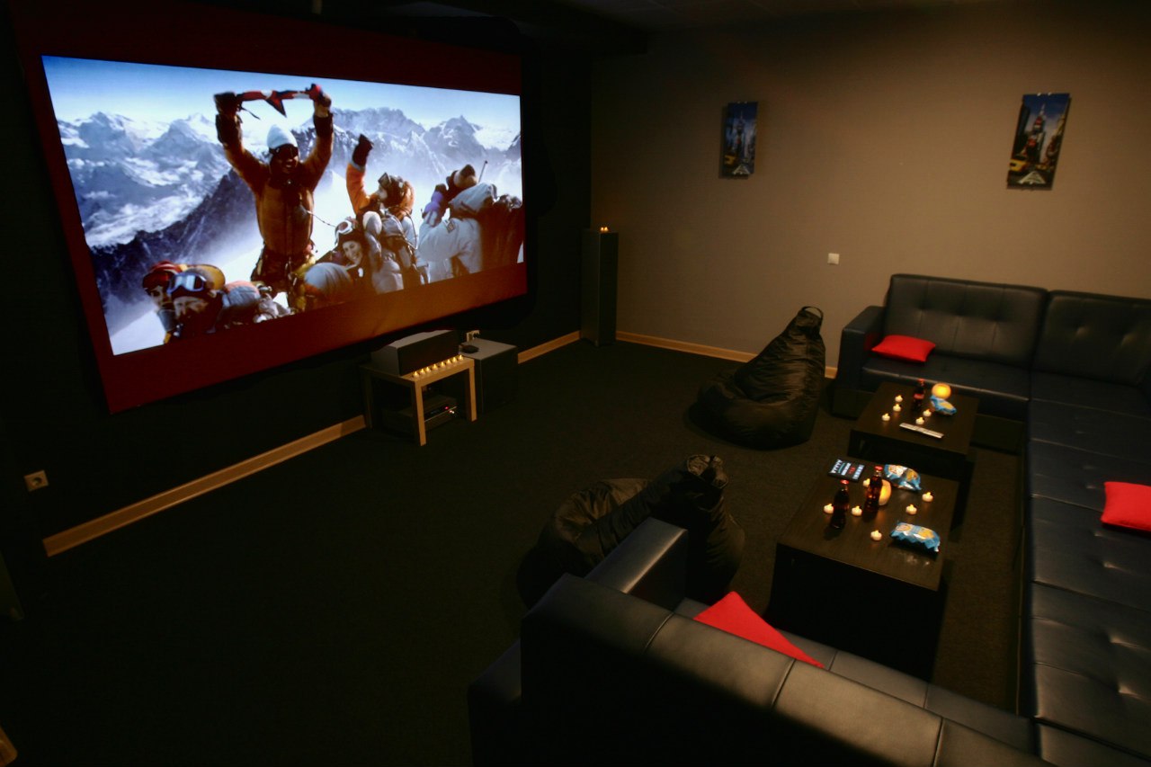 Кинотеатры в США и Южной Корее предложили залы в аренду для игр на большом экране - изображение обложка