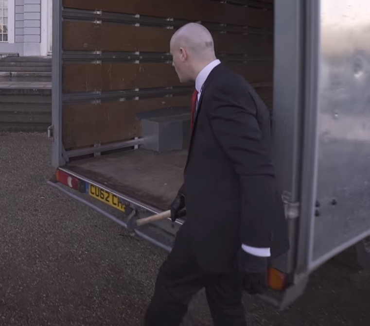 Square Enix развернула рекламную кампанию с «реальными» убийствами - изображение обложка