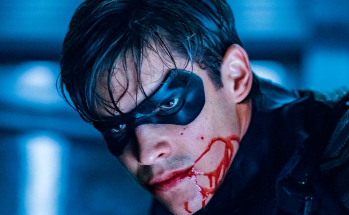 В трейлере второго сезона «Титанов» Робину предлагают стать Бэтменом - изображение обложка