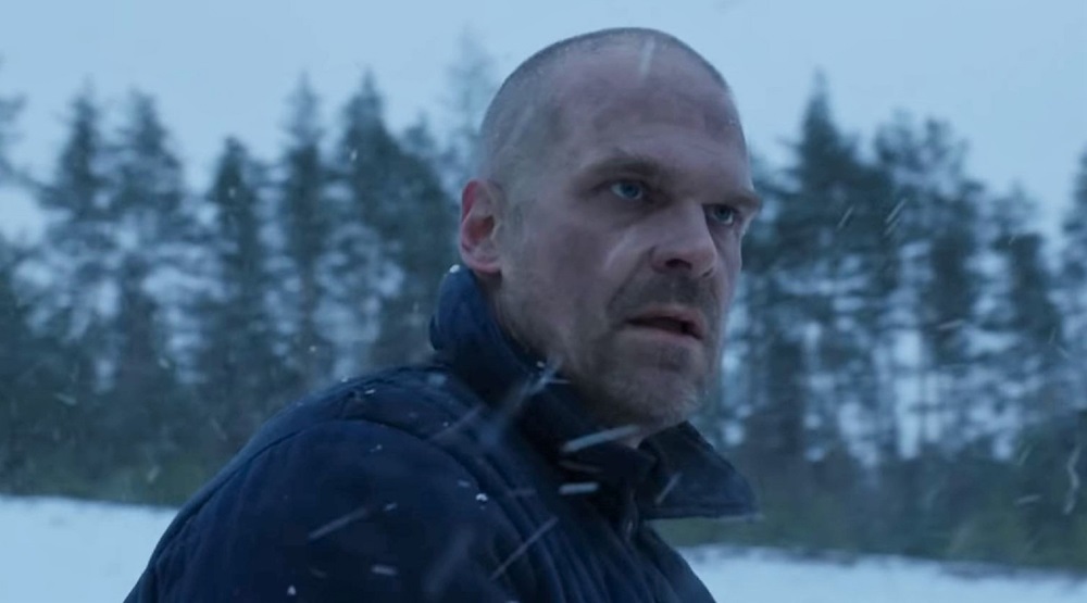 «Побитый Хоппер»: Дэвид Харбор выложил закадровое видео 4 сезона «Очень странных дел» - изображение обложка