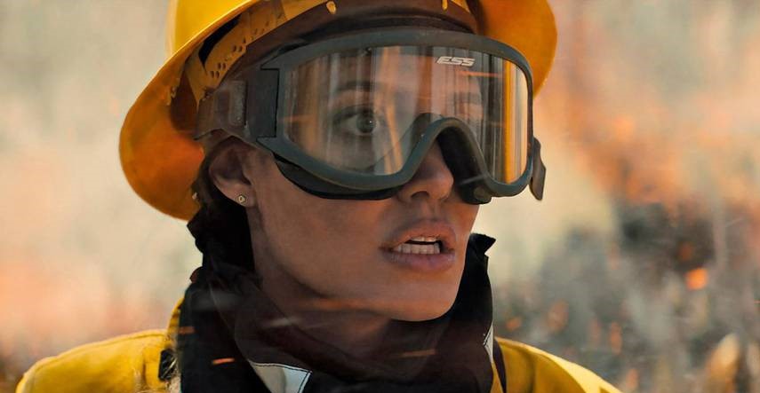 Появился трейлер триллера «Те, кто желает мне смерти» с Анджелиной Джоли - изображение обложка