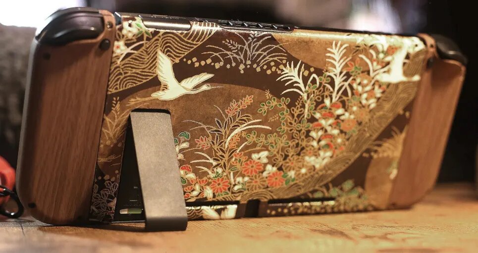 Художница превратила Nintendo Switch в произведение искусства - изображение обложка