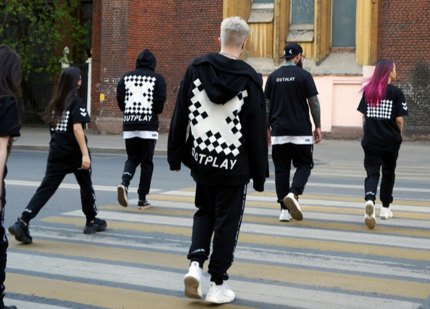 У киберспортивных комментаторов RuHub появится своя эксклюзивная линейка одежды - изображение обложка