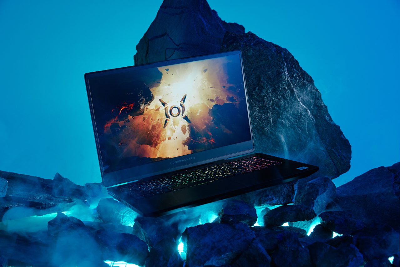 Начались российские продажи игрового ноутбука Honor Hunter V700 - изображение обложка