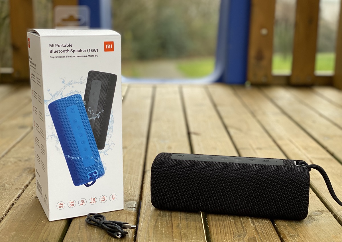 В России вышли беспроводные колонки Xiaomi Mi Portable Bluetooth Speaker - изображение обложка
