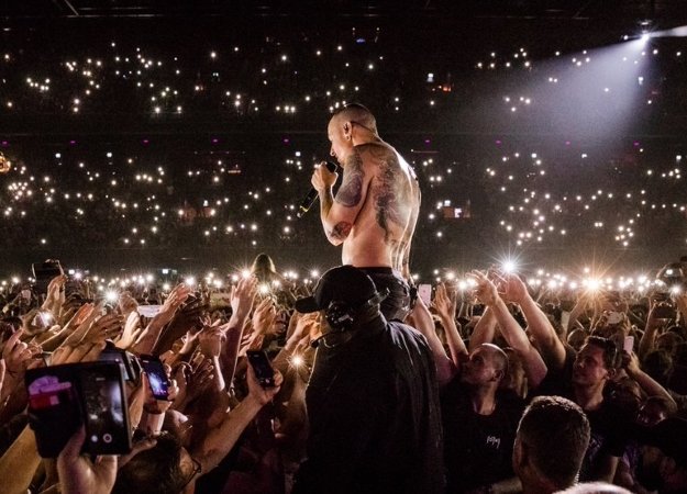 Посмотрите трансляцию концерта Linkin Park в память о Честере Беннингтоне