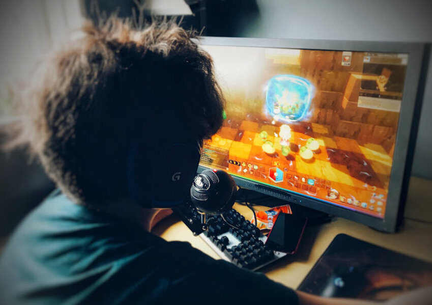 Российский школьник украл у матери 120 000 рублей и потратил их на игры - изображение обложка