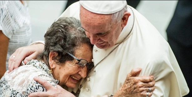 Папа римский учредил новый праздник — День дедушек и бабушек - изображение обложка