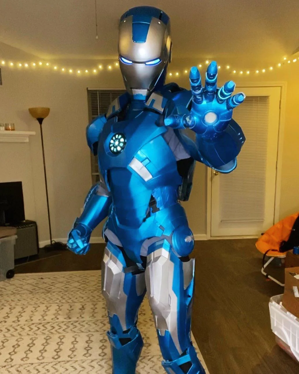 Девушка сделала костюм Железного человека с помощью 3D-принтера и показала процесс создания в TikTok - изображение обложка
