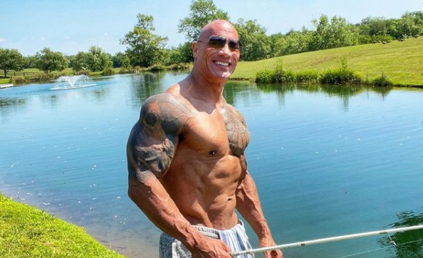 Авторы «Симпсонов» хотят, чтобы Дуэйн «Скала» Джонсон озвучил героя в мультсериале - изображение обложка