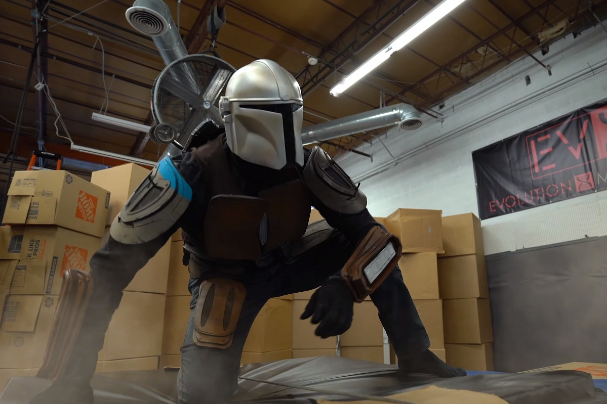 Каскадеры сняли крутой ролик в стиле «Мандалорца». Даже мини-Йода есть - изображение обложка