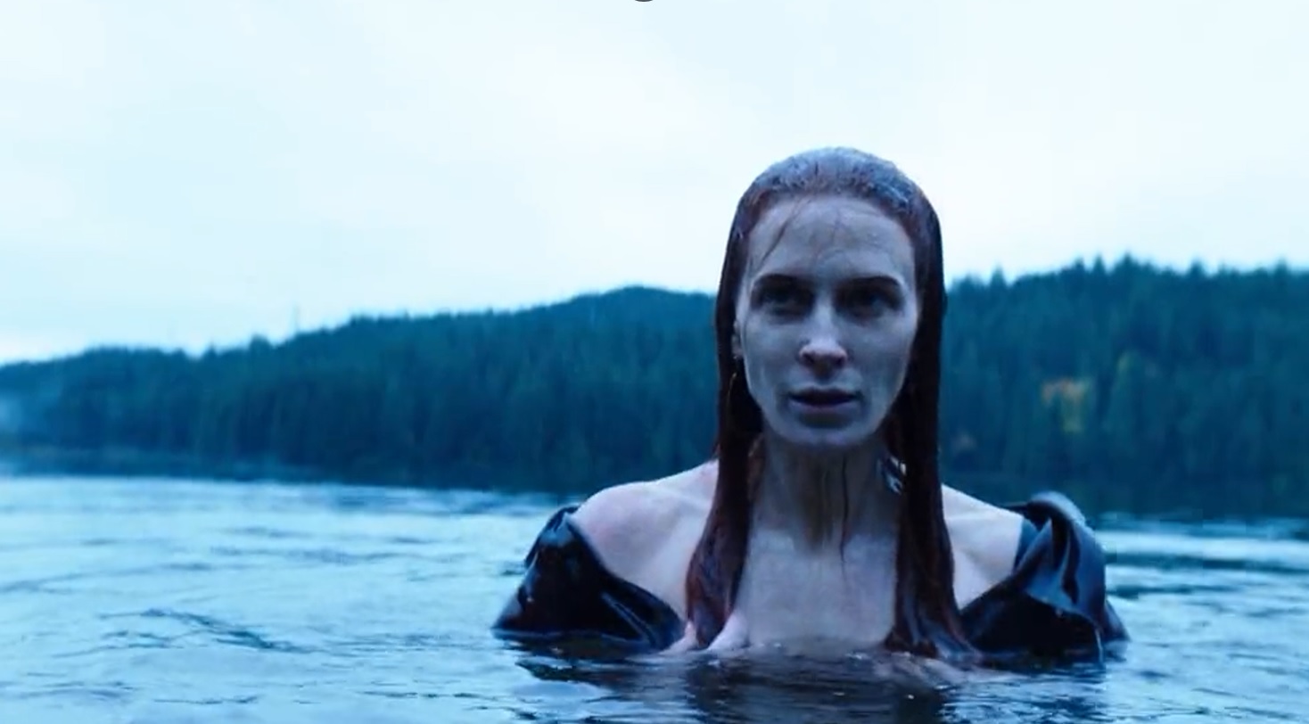 Обложка: кадр из промо "Бэтвумен"