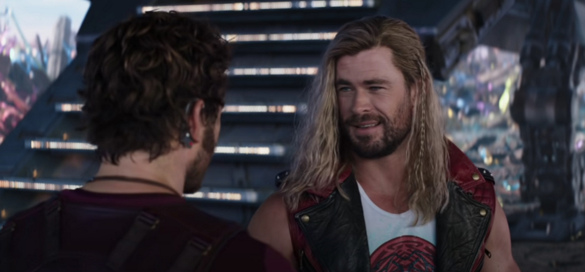 Обложка: кадр из трейлера «Тор: Любовь и гром» (2022)