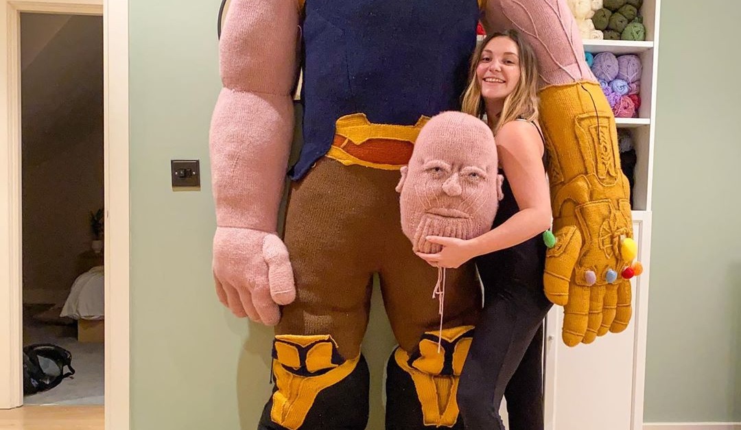 Тиктокерша связала полноразмерную фигуру Таноса - изображение обложка