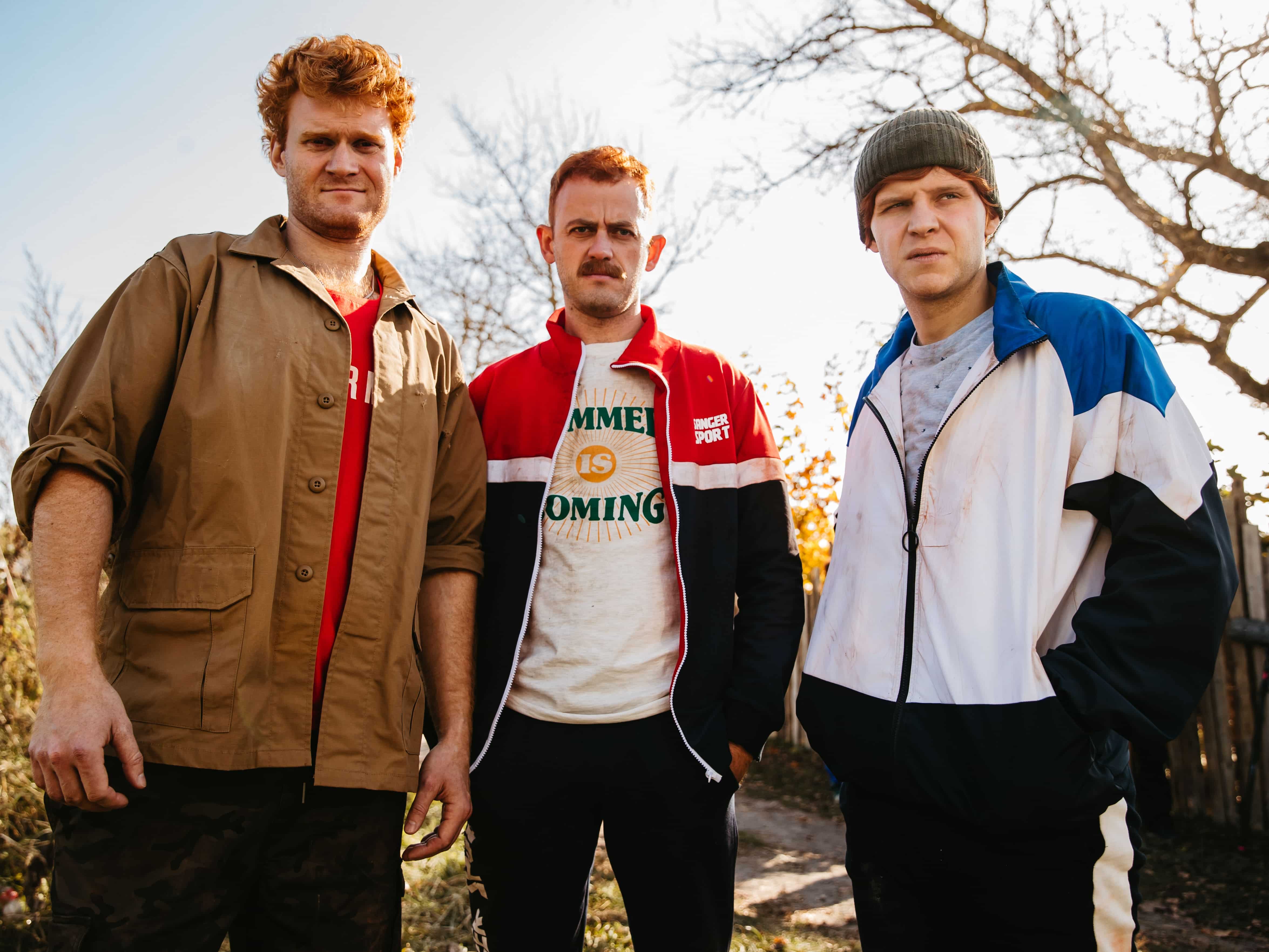 В России снимут комедийный сериал о самоизоляции по-деревенски - изображение обложка