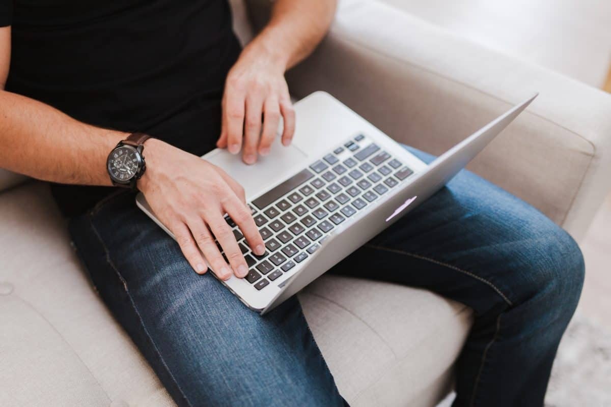 В России заработал портал для тех, кто скучает на карантине. Это каталог бесплатных онлайн-услуг - изображение обложка