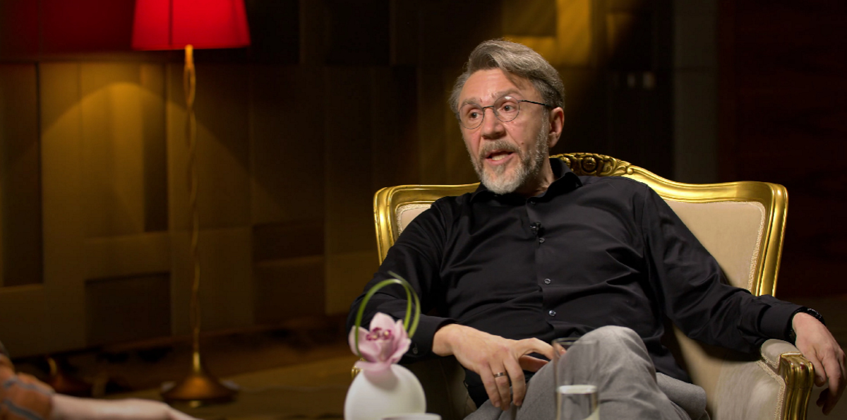 Обложка: скриншот «Канобу»/YouTube-канал «Белый шум»