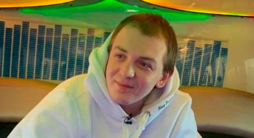 Такая песня существует? В Твиттере показывают абсурдные строчки треков - изображение обложка