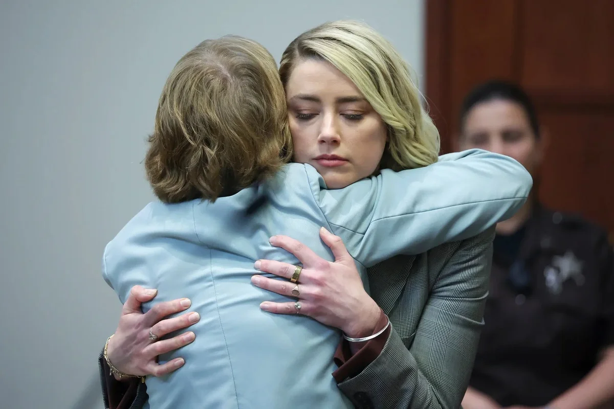 Amber Heard Lawyer Elaine Cried