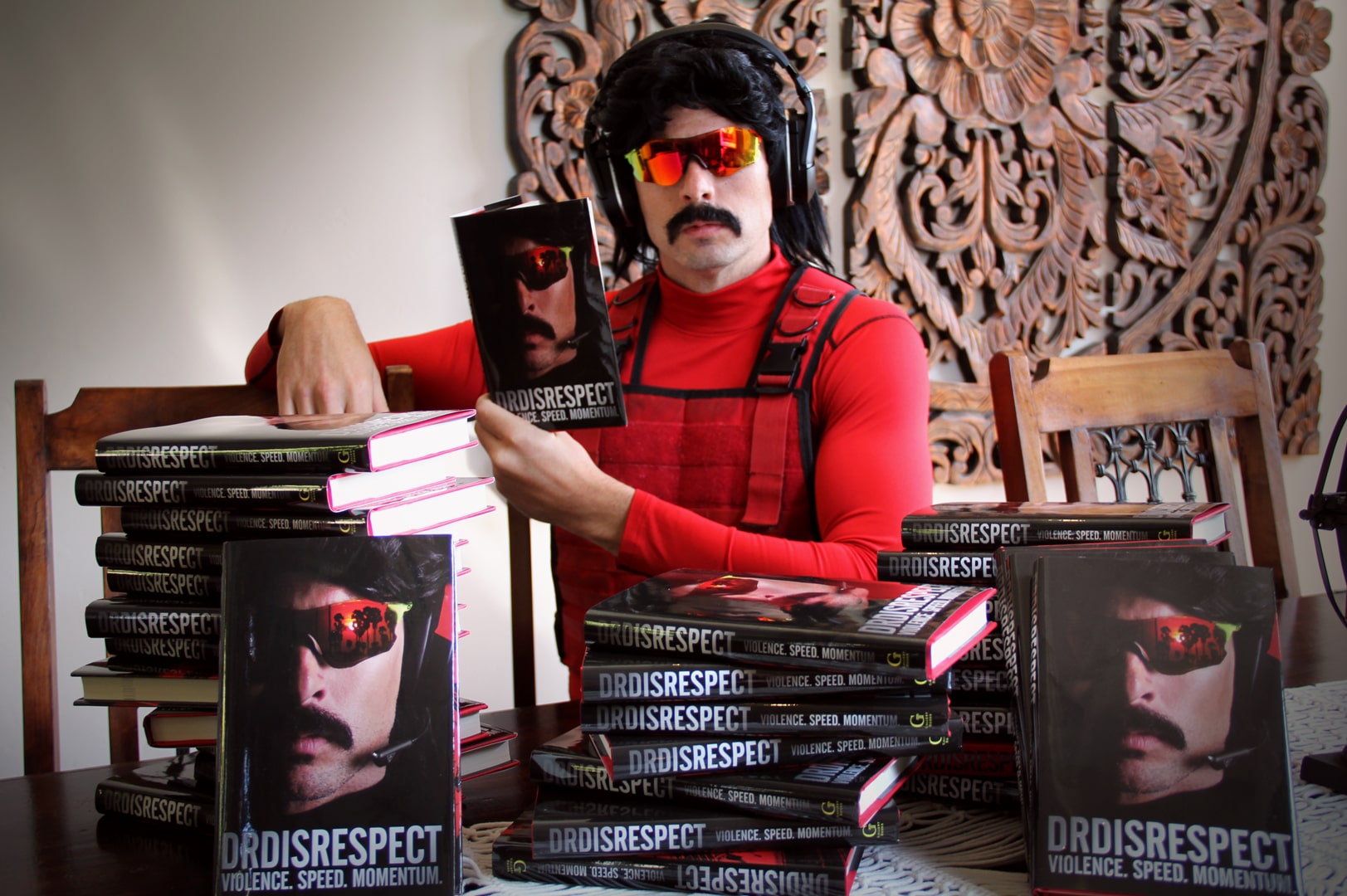 Популярный стример Dr. Disrespect выпустил книгу - изображение обложка