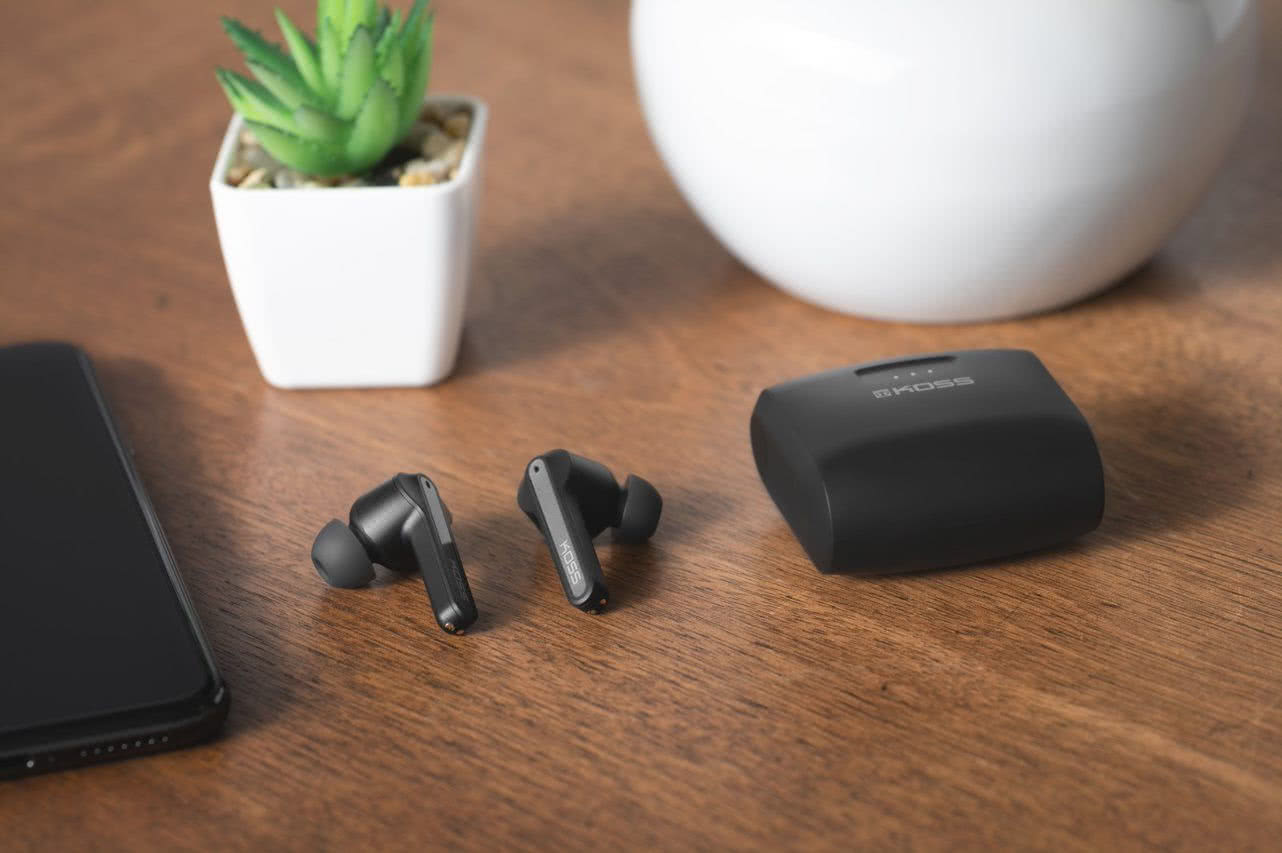 В России представили беспроводные наушники Koss TWS150i - изображение обложка