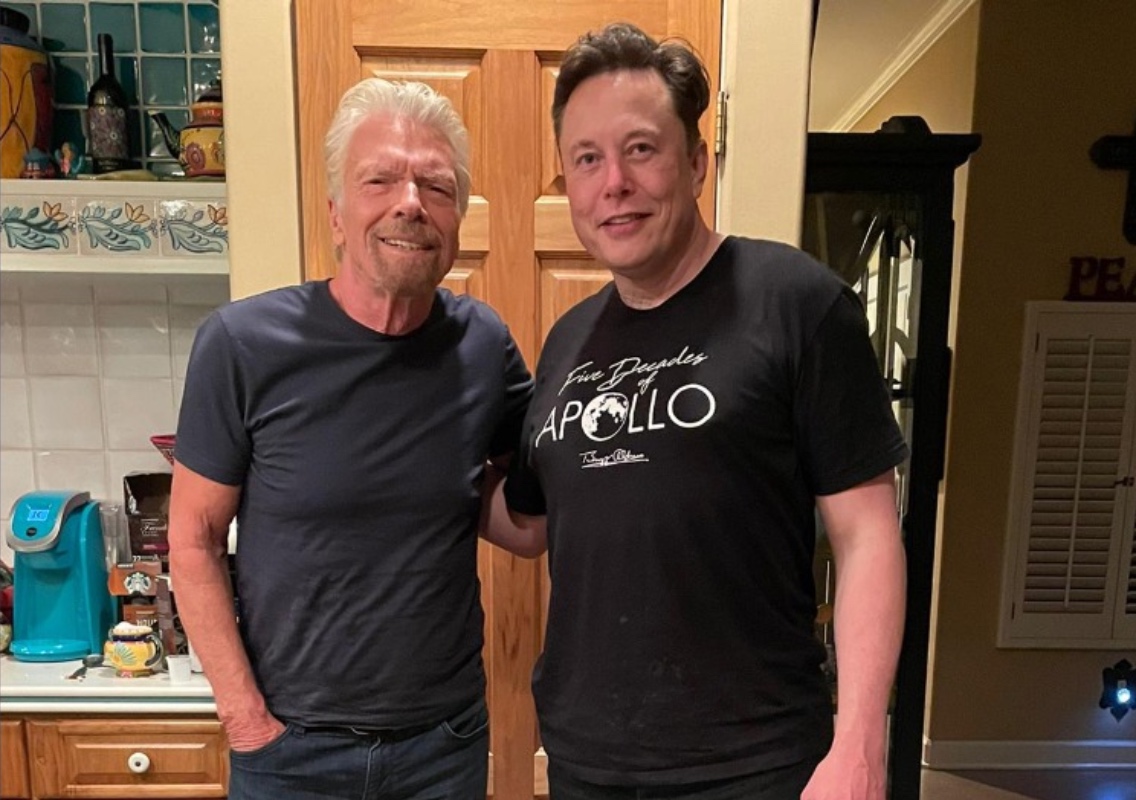 Илон Маск полетит в космос на корабле Virgin Galactic Ричарда Брэнсона - изображение обложка