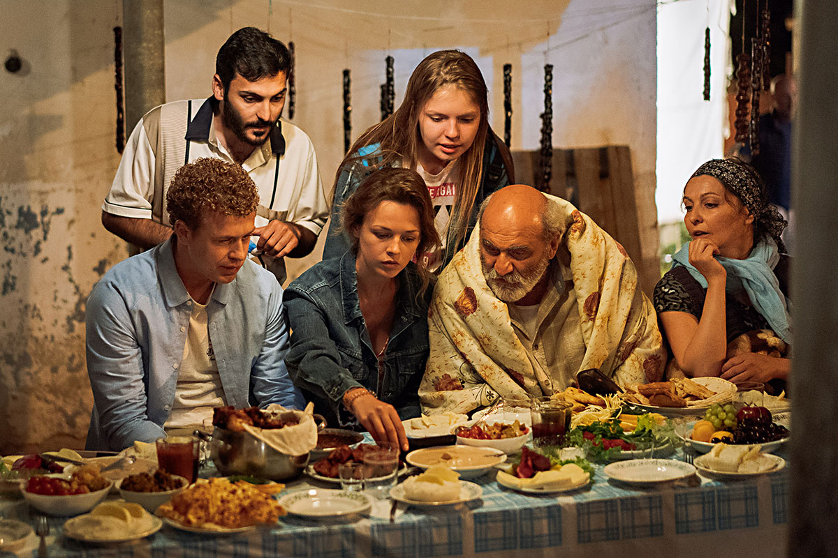 BadComedian выпустил обзор фильма «Непосредственно Каха» - изображение обложка