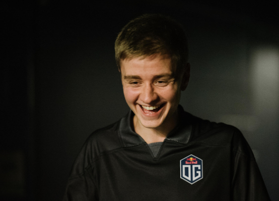 Чемпионов TI8 по Dota 2 начали «мьютить» за спам фразами, из-за этого они попали в забавную ситуацию - изображение обложка