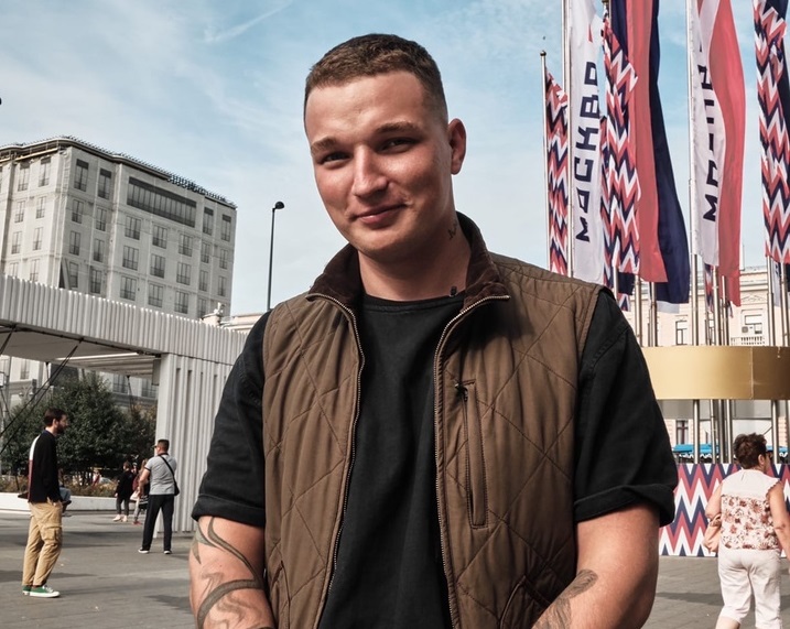 Блогера Эдварда Била приговорили к ограничению свободы и лишили прав на 3 года - изображение обложка