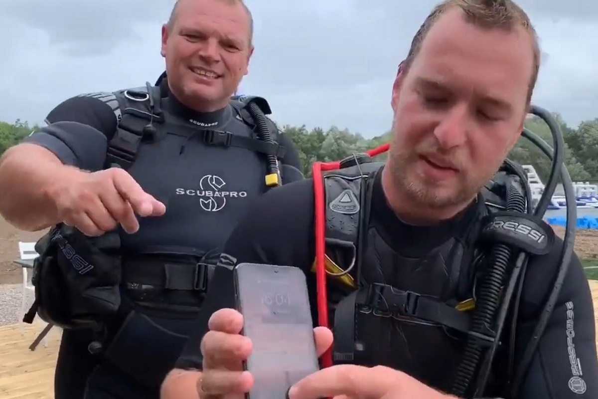 Водолазы нашли на дне озера работающий iPhone X и вернули его владельцу - изображение обложка
