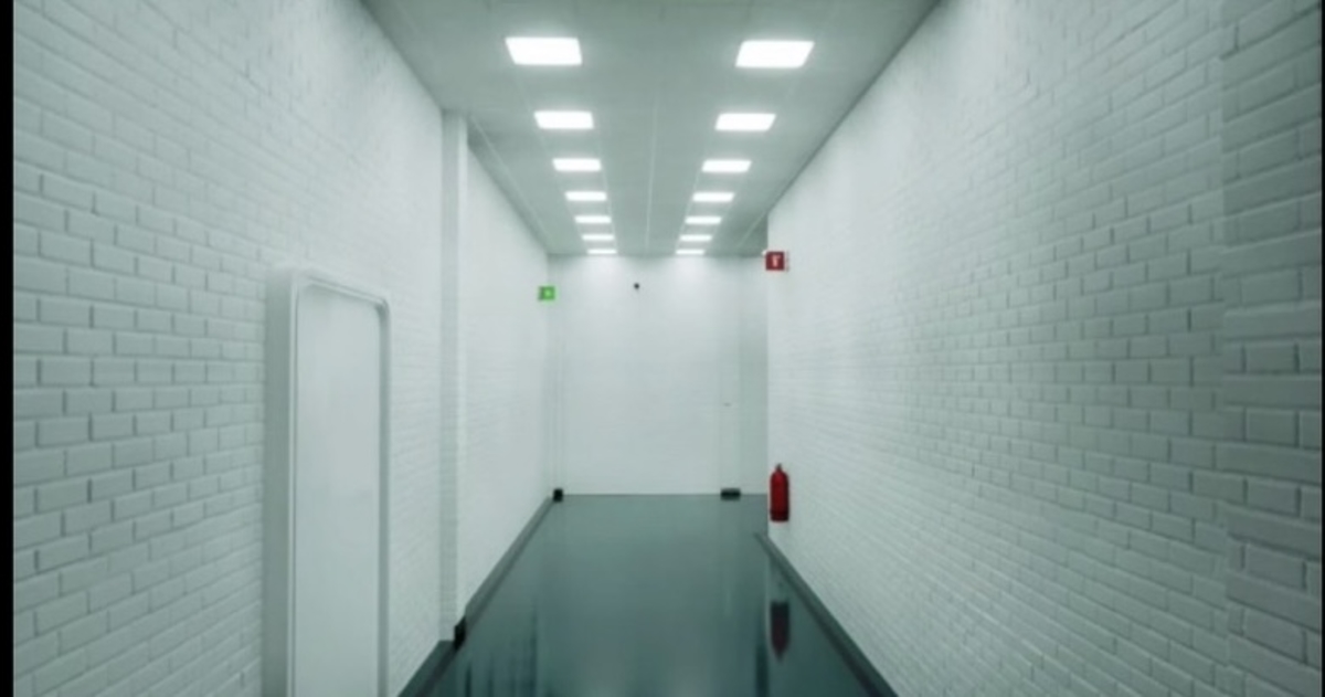 Обложка: Abandoned