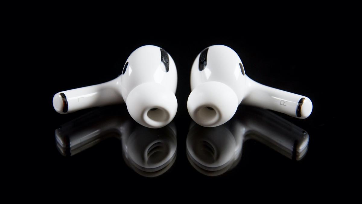 СМИ: Apple работает над бюджетной версией AirPods Pro - изображение обложка