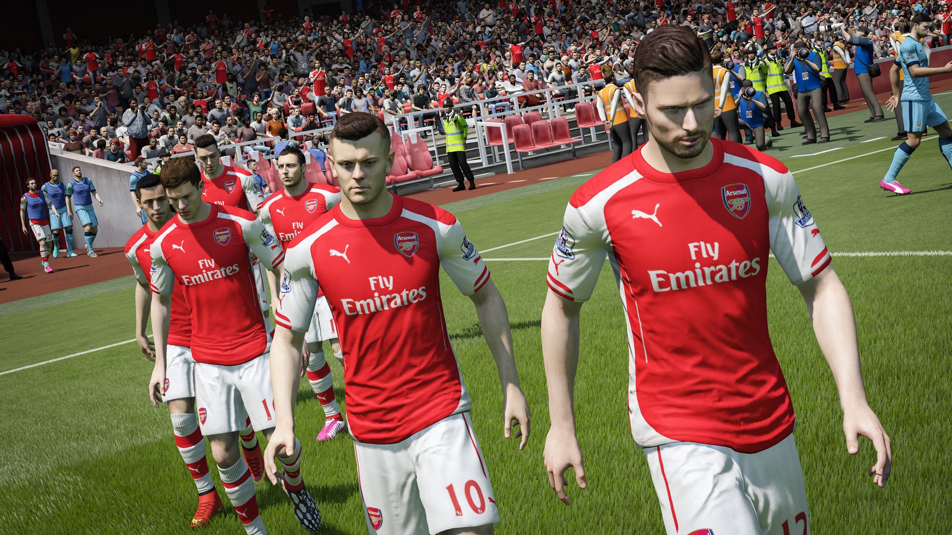 FIFA 15 всех обыграла и вернулась на первое место британского чарта