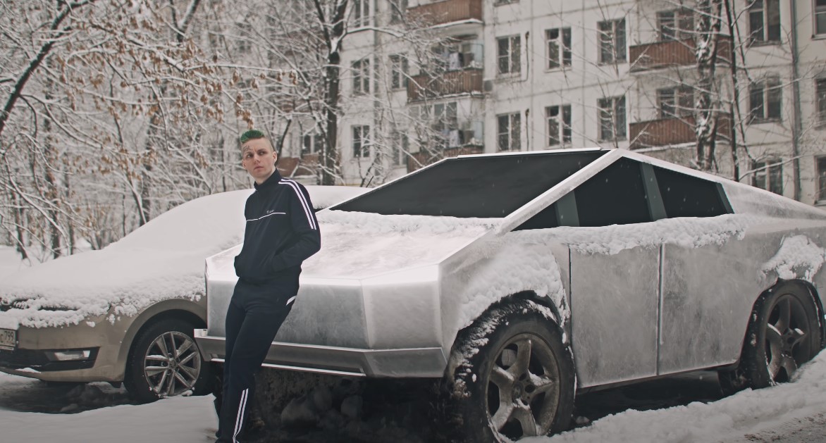 Рейв-музыкант создает ролики в стилистике российского киберпанка. Получается интересно - изображение обложка