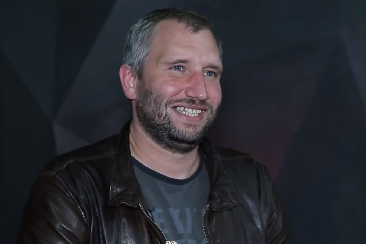 Обложка: Кадр из интервью Юрия Быкова на YouTube-канале «вДудь»