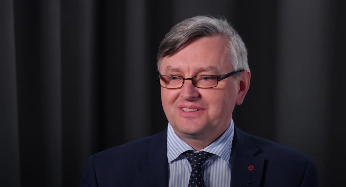 Обложка: скриншот «Канобу»/YouTube-канал «Радио Долин»