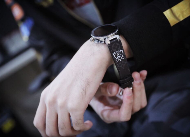 Нехилый подгон. Louis Vuitton подарила чемпионам мира по League of Legends шикарные наручные часы - изображение обложка