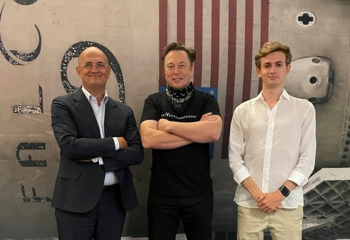 Внук и правнук Сергея Королёва посетили завод SpaceX с экскурсией от Илона Маска