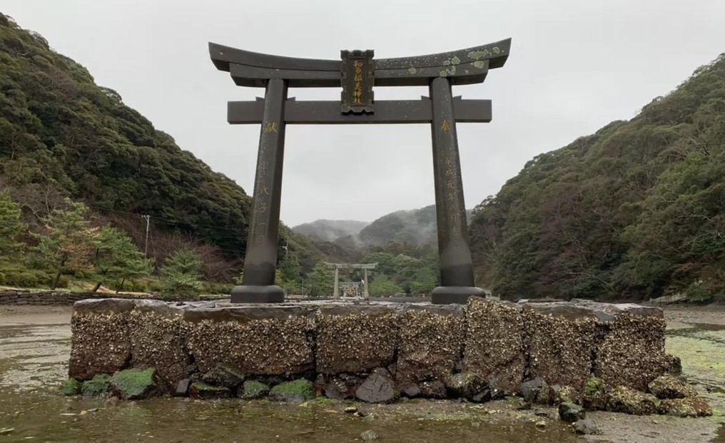 Фанаты Ghost of Tsushima собрали деньги на ремонт ворот Тории на Цусиме - изображение обложка