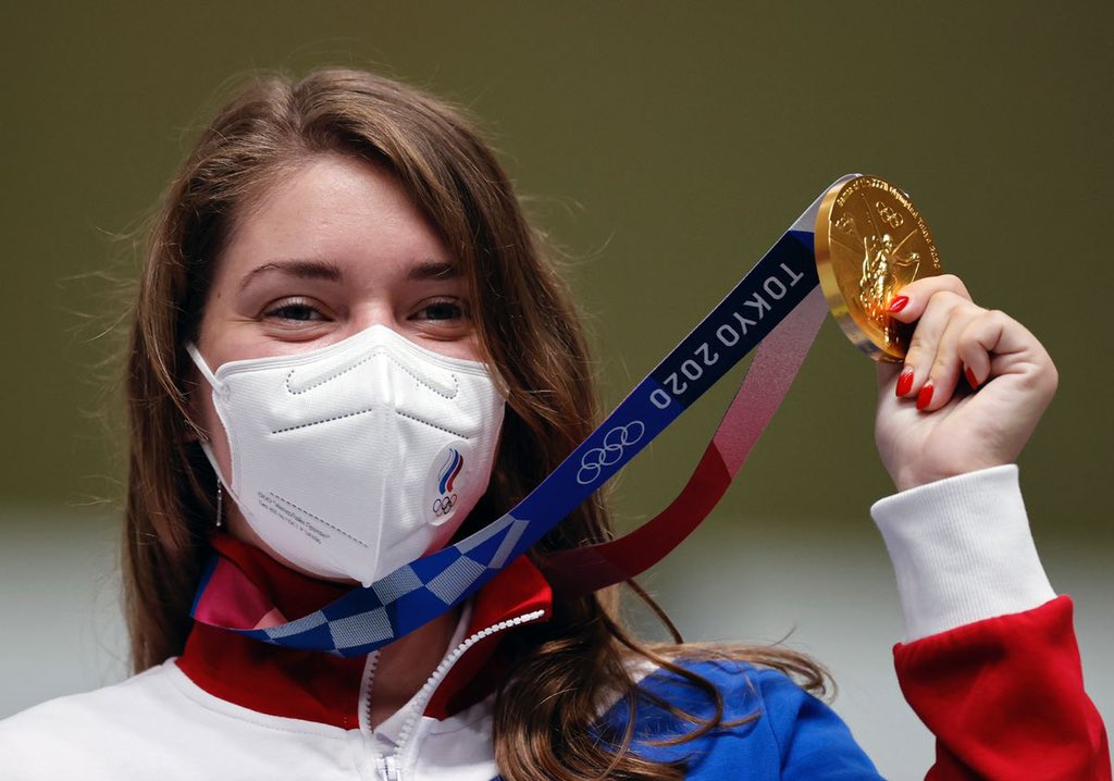 Россиянка завоевала первое золото на летней Олимпиаде в Токио