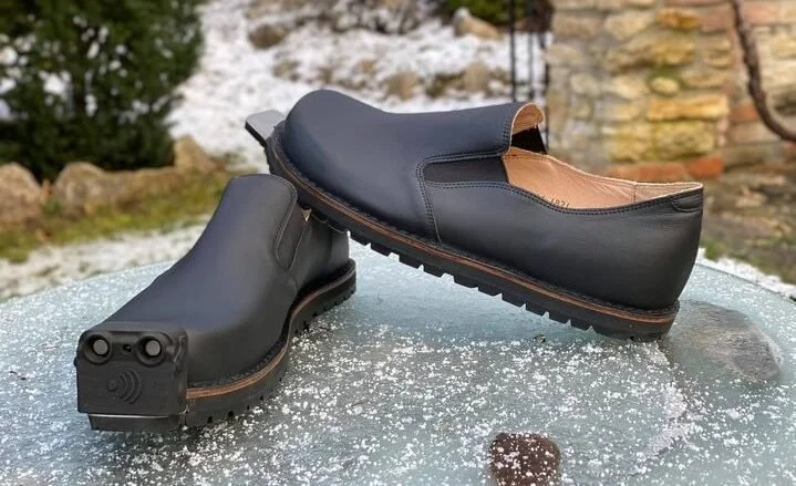 Австралийский стартап представил обувь для слабовидящих за 288 тысяч рублей - изображение 1