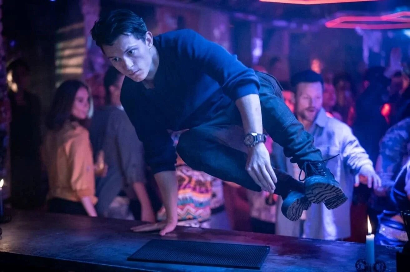 Обложка: кадр из фильма «Анчартед: На картах не значится»