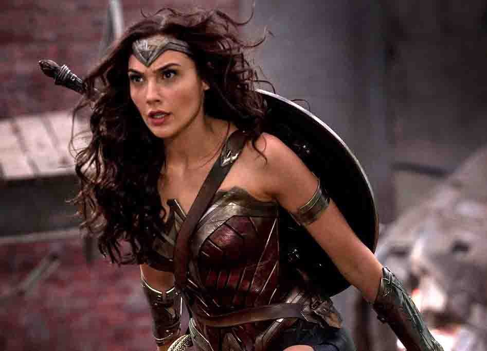 Warner Bros. поправила подмышки Чудо-женщины (но стало еще хуже)