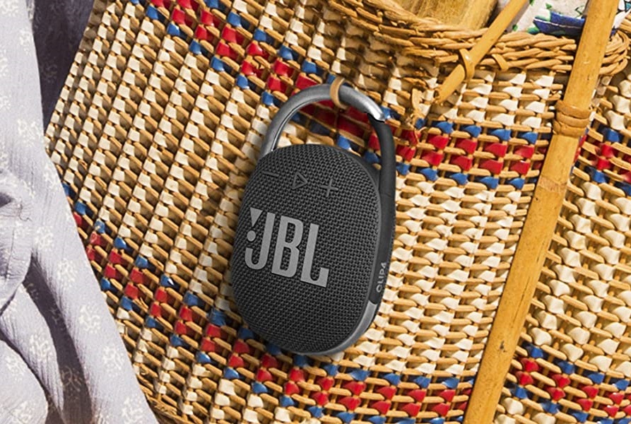В Россию приехала портативная акустика JBL Clip 4 - изображение обложка