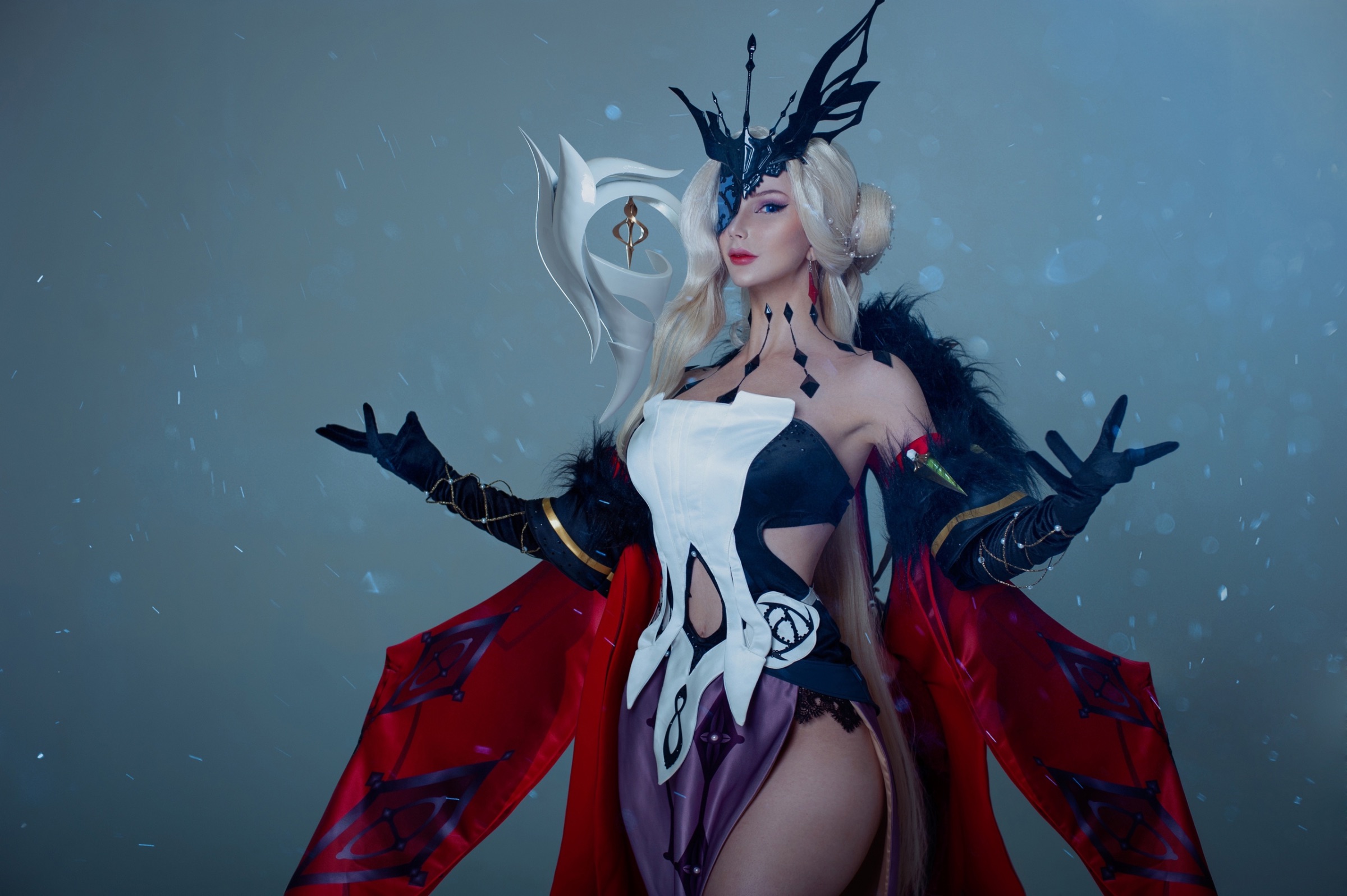 Россиянка показала откровенный косплей на Синьору из Genshin Impact - изображение обложка