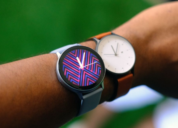 Смарт-часы Samsung Galaxy Watch Active 2 получили сенсорный корпус и ценник от 18 000 рублей - изображение обложка