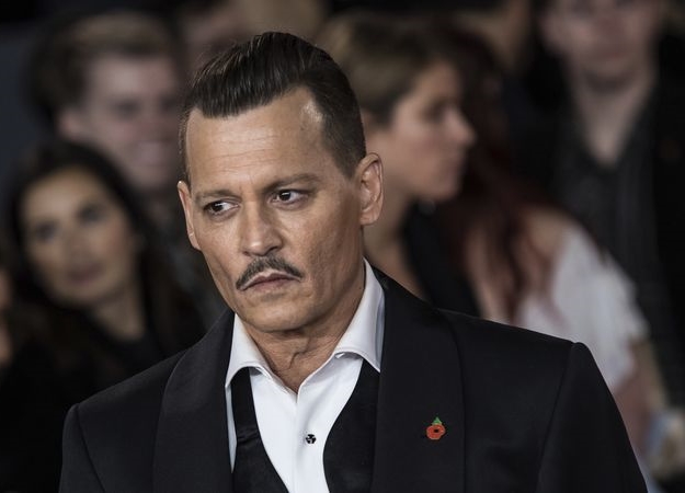 Режиссер «Фантастических тварей» защитил Джонни Деппа после обвинений в избиении от бывшей жены - изображение обложка