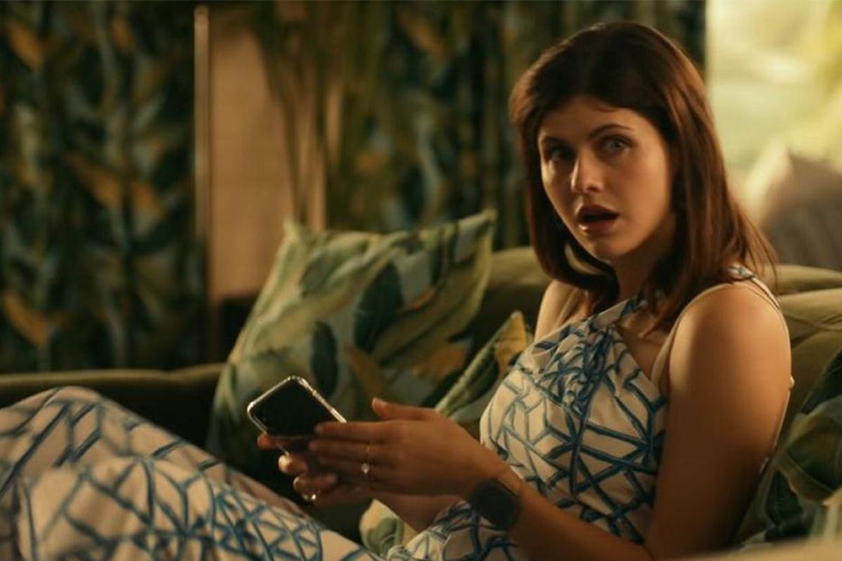 Полиция арестовала преступника возле дома звезды «Белого лотоса» Александры Даддарио - изображение обложка