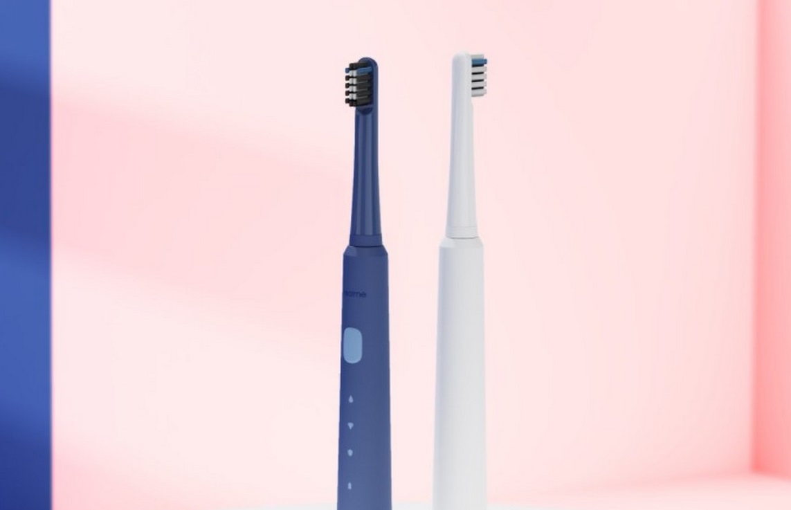 Realme анонсировала ряд полезных гаджетов, включая аккумулятор, штатив, зубную щетку и смарт-розетку - изображение обложка