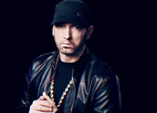 Муки творчества и пустой зал в новом клипе Eminem — Walk On Water - изображение обложка